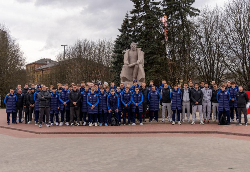 ПОЧТИЛИ ПАМЯТЬ ПАВШИХ ВОИНОВ 